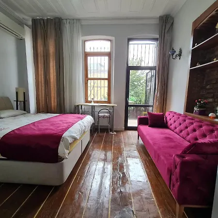 Peramira Apartment *
