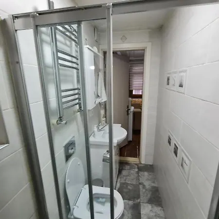 Peramira Apartment *