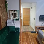 Peramira Apartment *